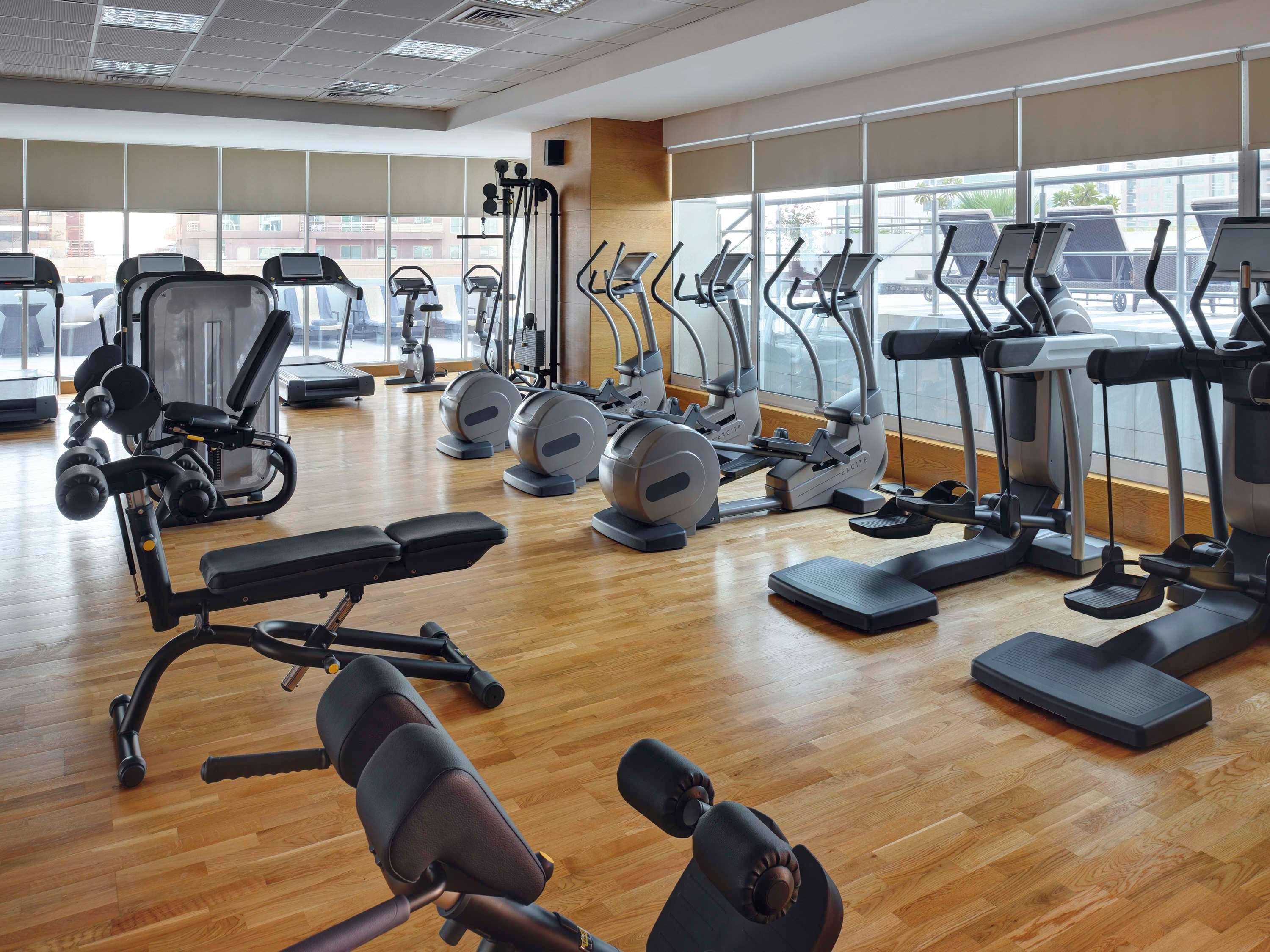 Moevenpick Hotel Jumeirah Lakes Towers Dubai Exterior photo A gym at a hotel