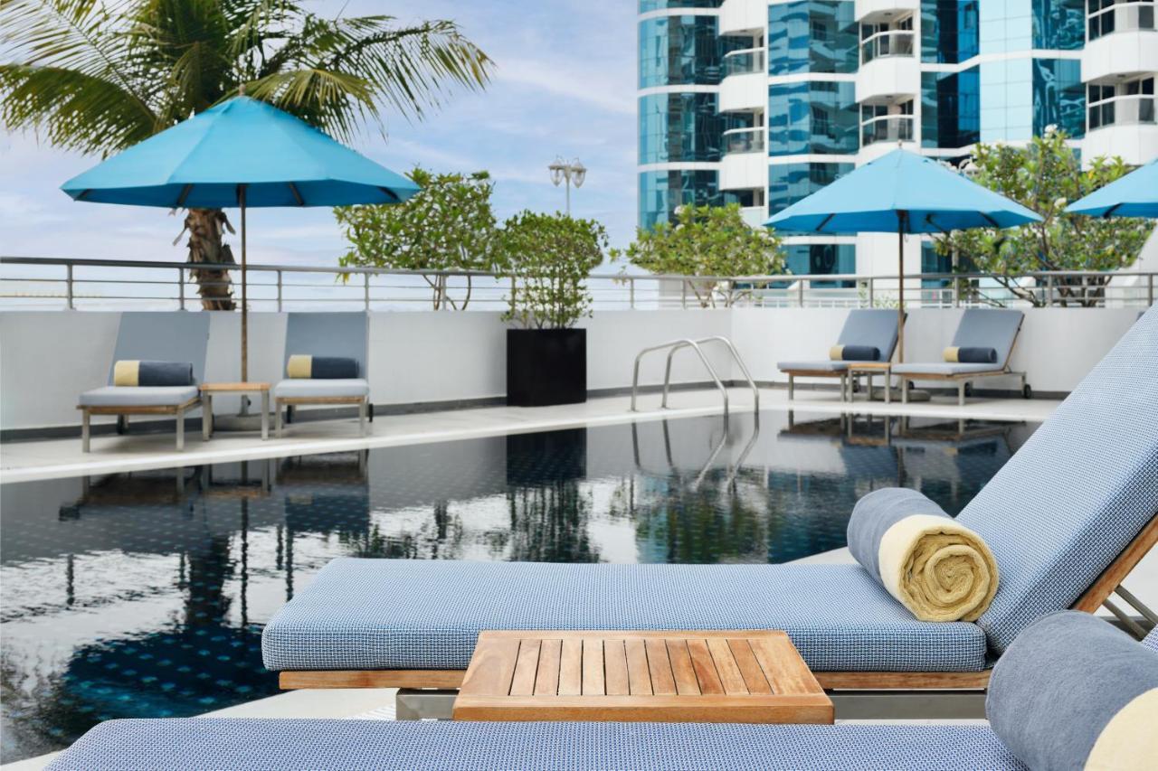 Moevenpick Hotel Jumeirah Lakes Towers Dubai Exterior photo The pool at the hotel