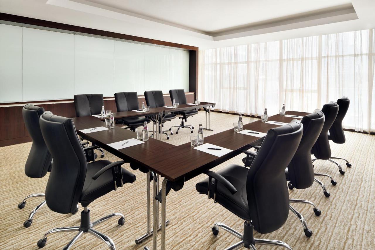 Moevenpick Hotel Jumeirah Lakes Towers Dubai Exterior photo A meeting room