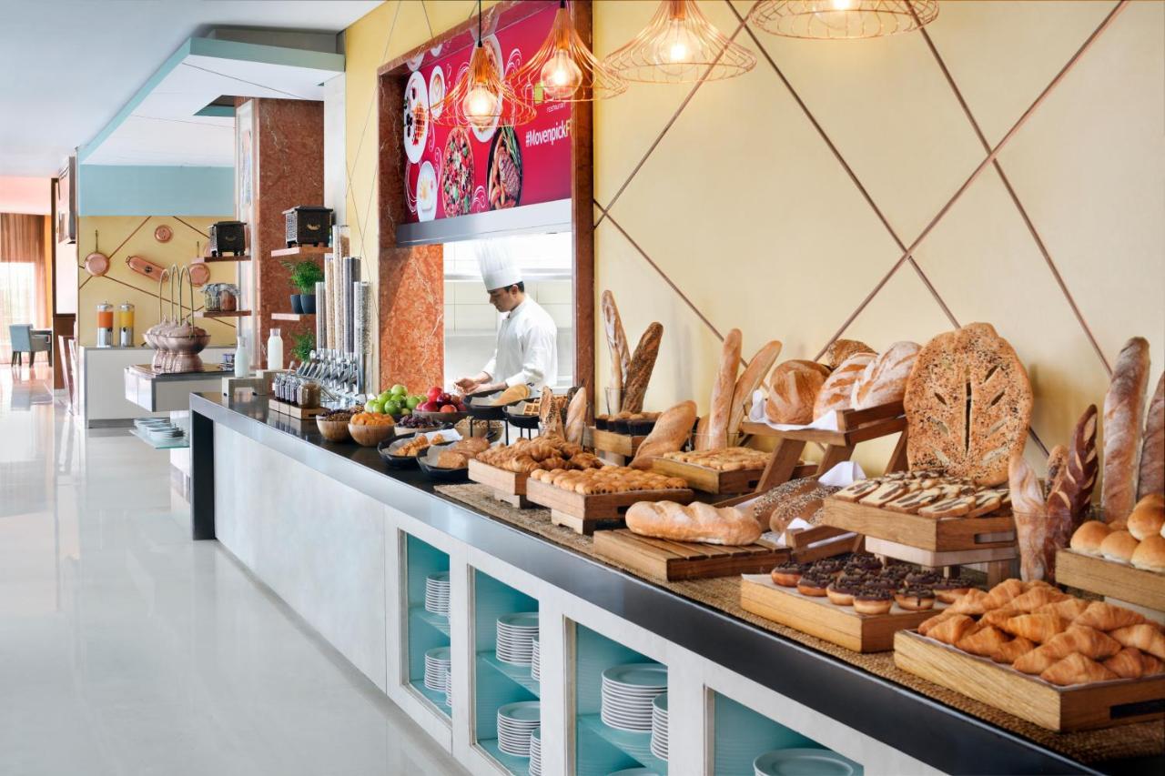Moevenpick Hotel Jumeirah Lakes Towers Dubai Exterior photo A buffet at a hotel