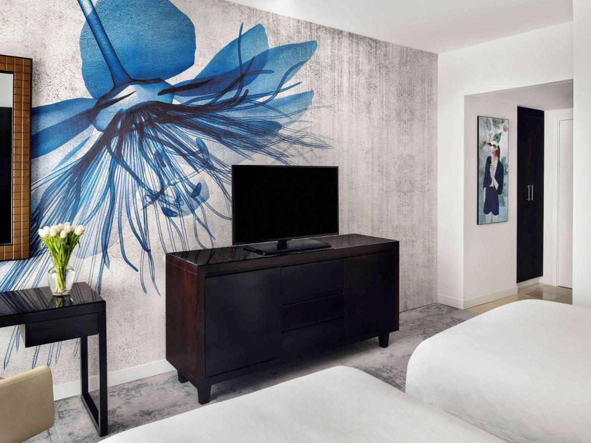 Moevenpick Hotel Jumeirah Lakes Towers Dubai Exterior photo A guest room at the hotel