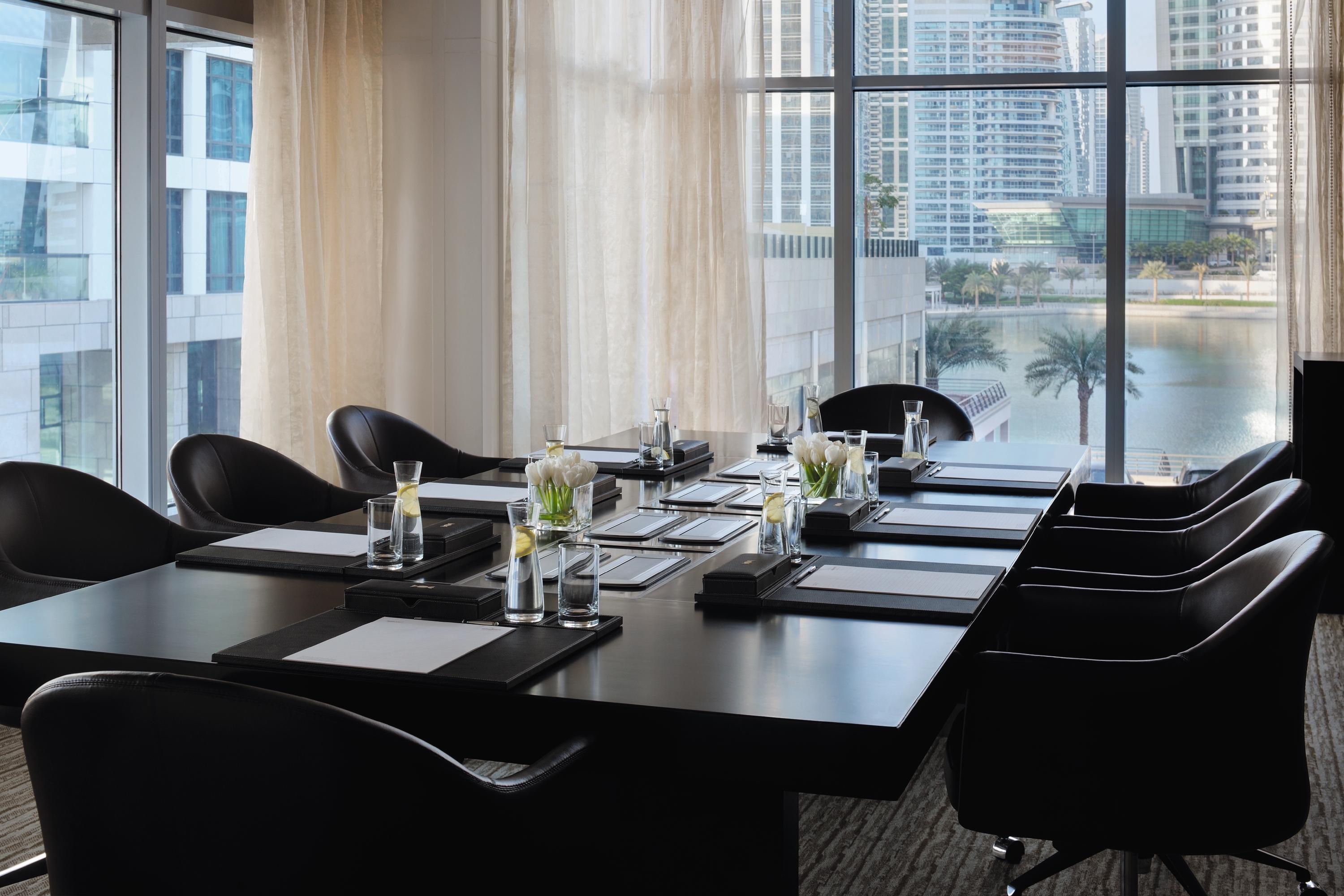 Moevenpick Hotel Jumeirah Lakes Towers Dubai Exterior photo Meeting room