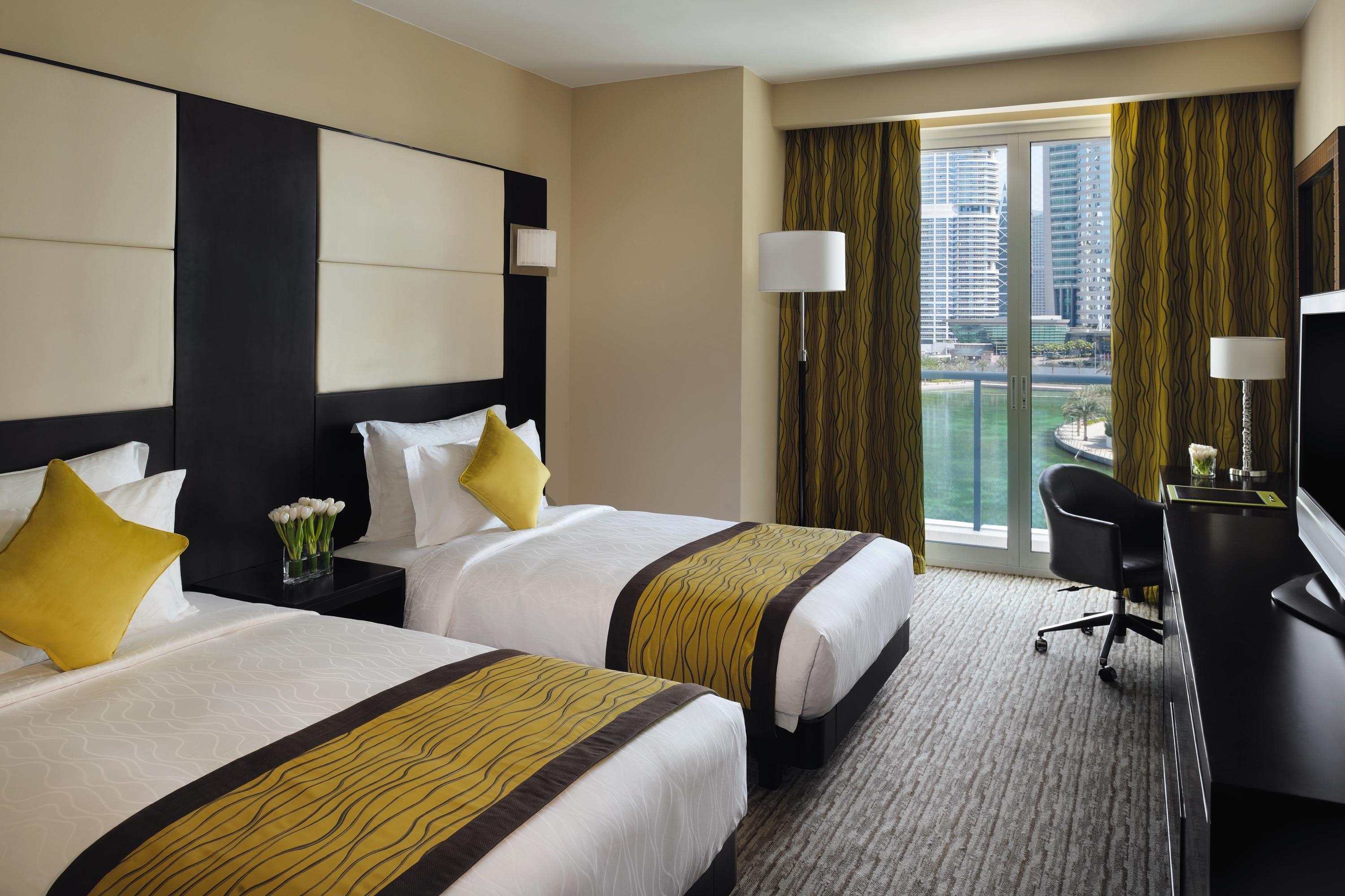Moevenpick Hotel Jumeirah Lakes Towers Dubai Exterior photo A room at the Fairmont The Palm