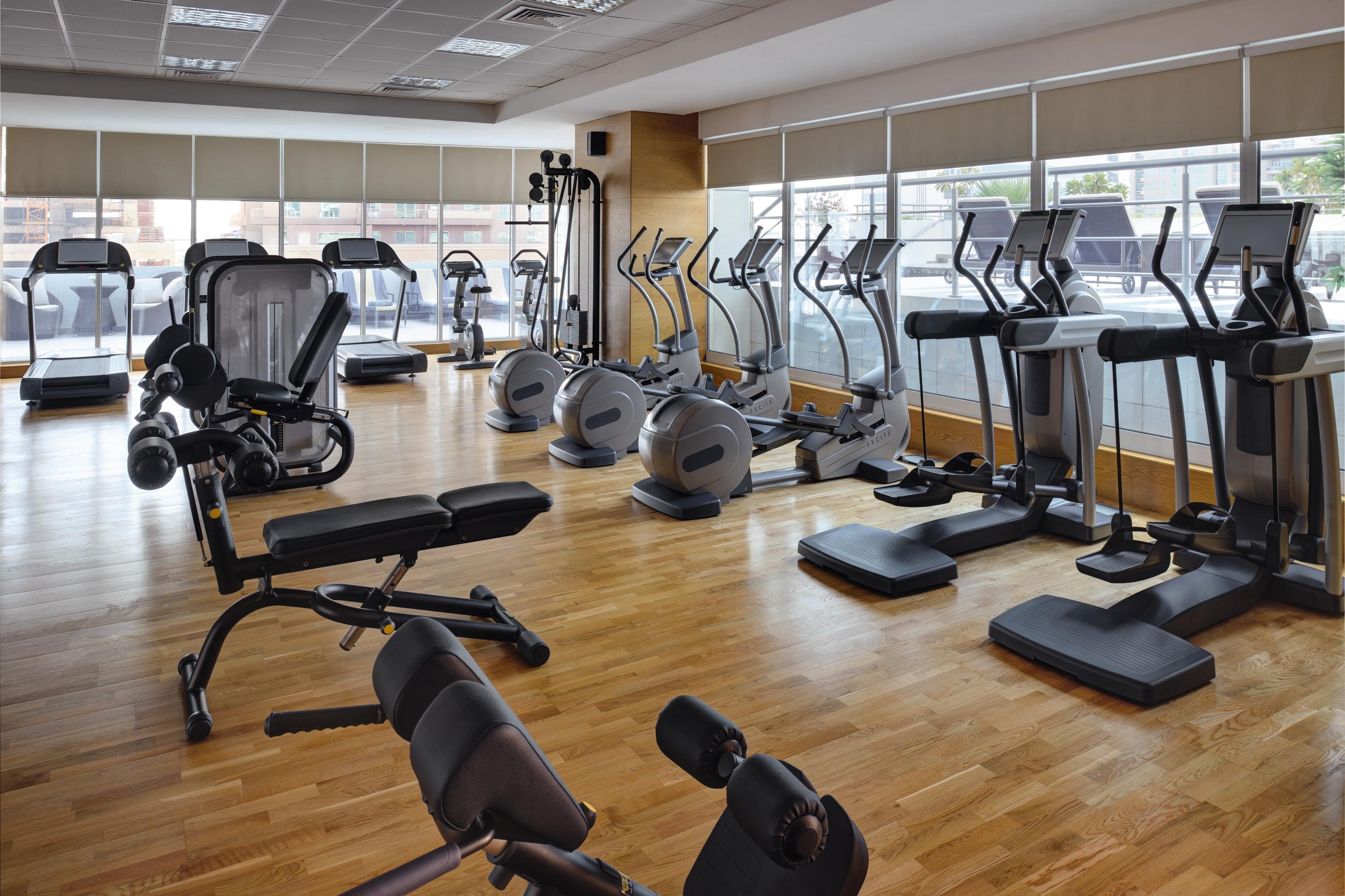 Moevenpick Hotel Jumeirah Lakes Towers Dubai Exterior photo A gym at a hotel