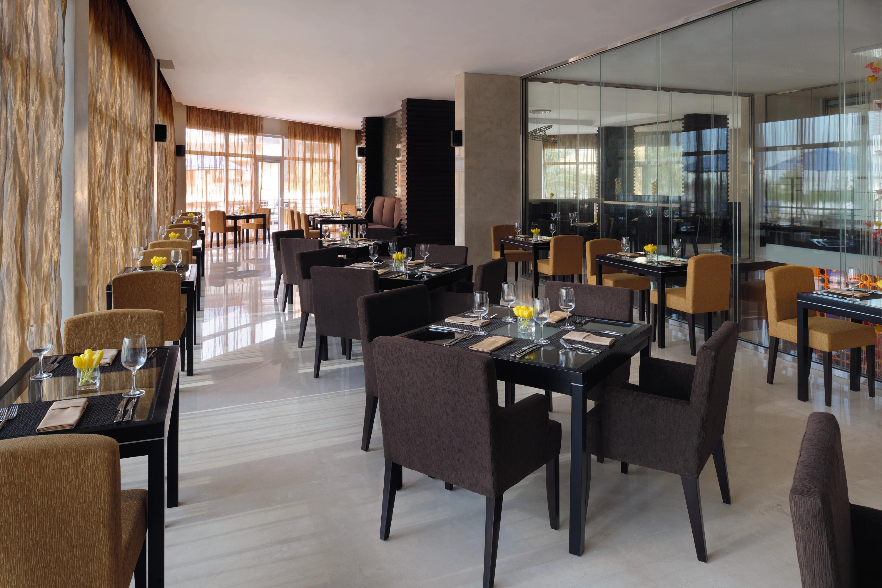 Moevenpick Hotel Jumeirah Lakes Towers Dubai Exterior photo The restaurant