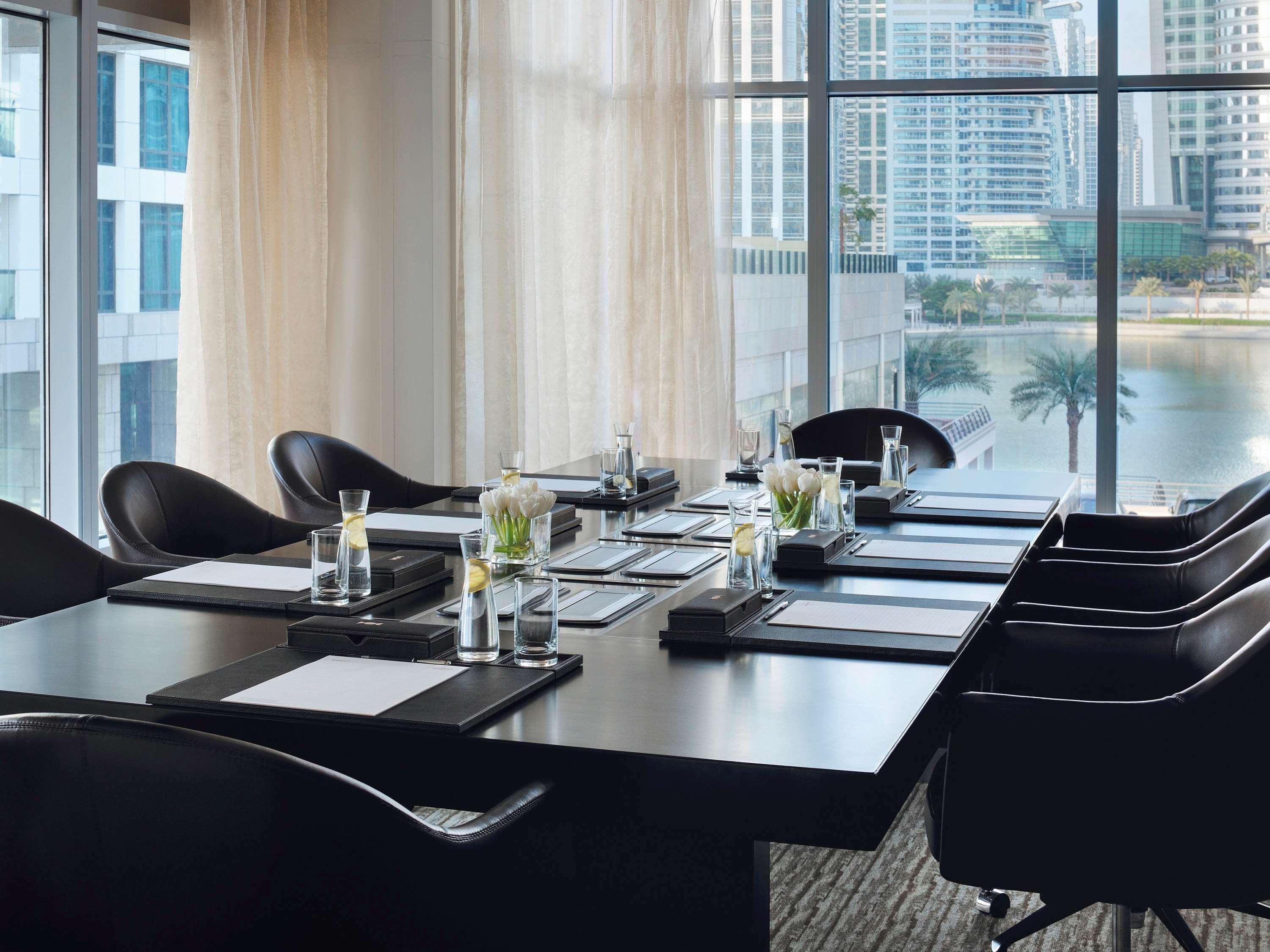 Moevenpick Hotel Jumeirah Lakes Towers Dubai Exterior photo Meeting room