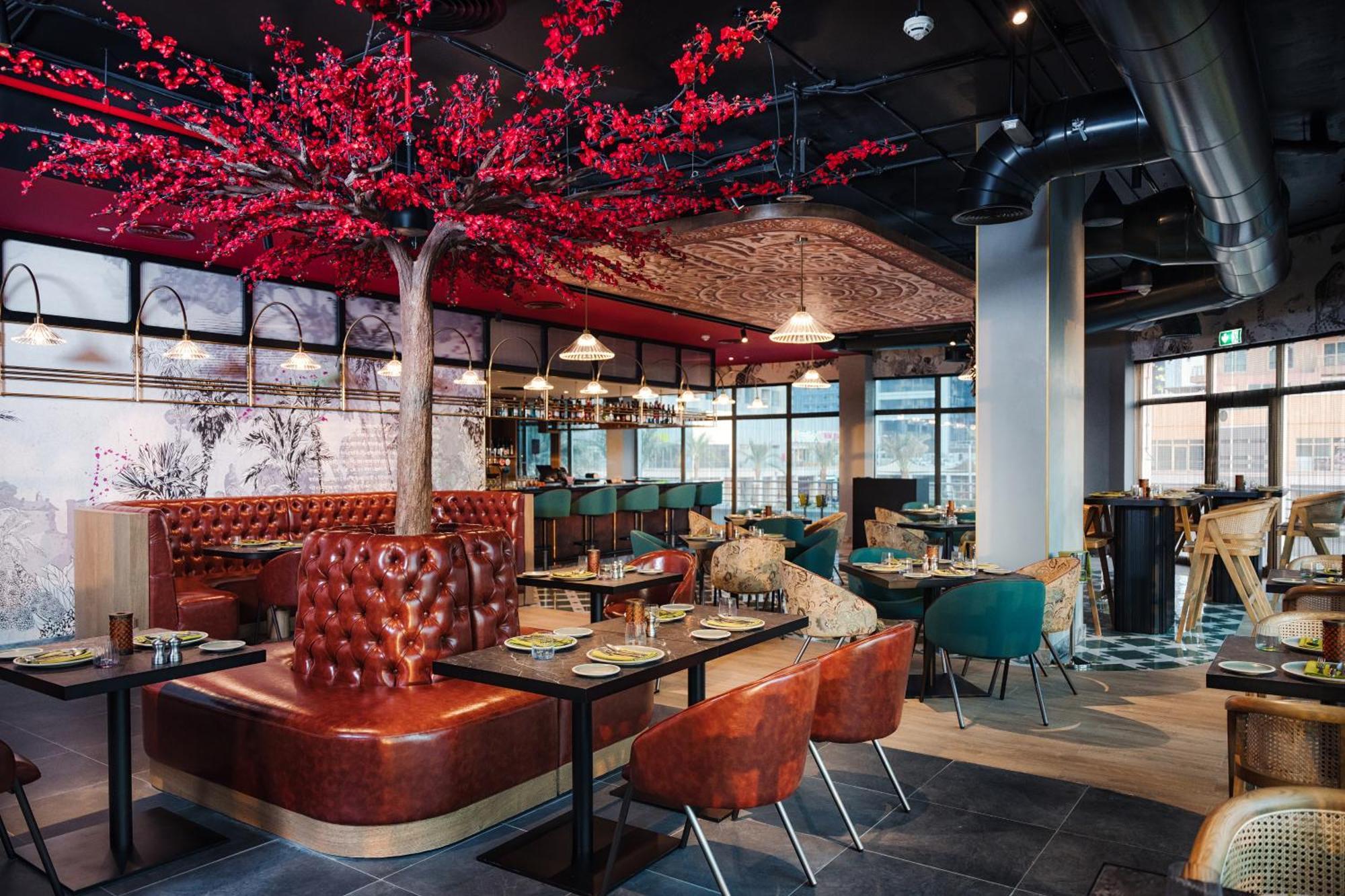 Moevenpick Hotel Jumeirah Lakes Towers Dubai Exterior photo Interior of the restaurant